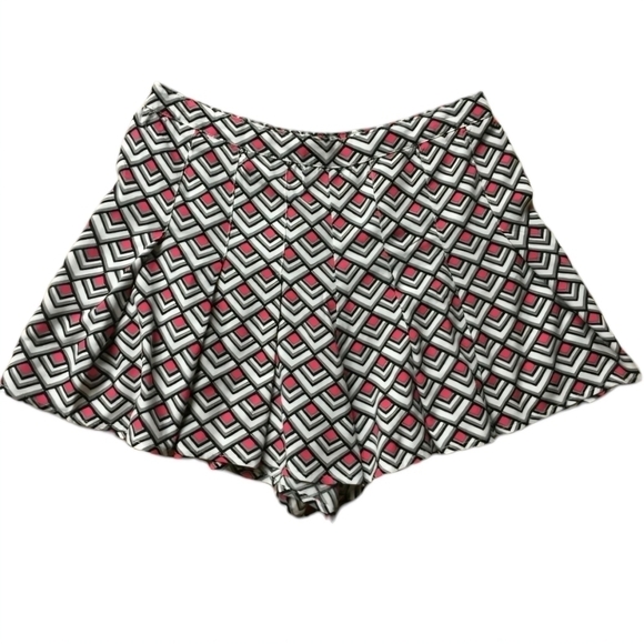 Hollister Pants - Hollister‎ Geometric Flowy Shorts Size S